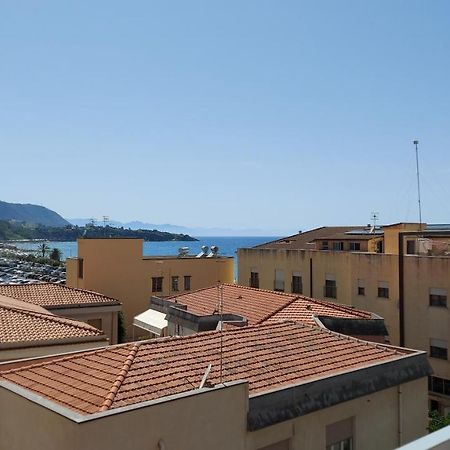 Casa Floridea -Mediterranea Sicilia Apt Cefalù Eksteriør billede