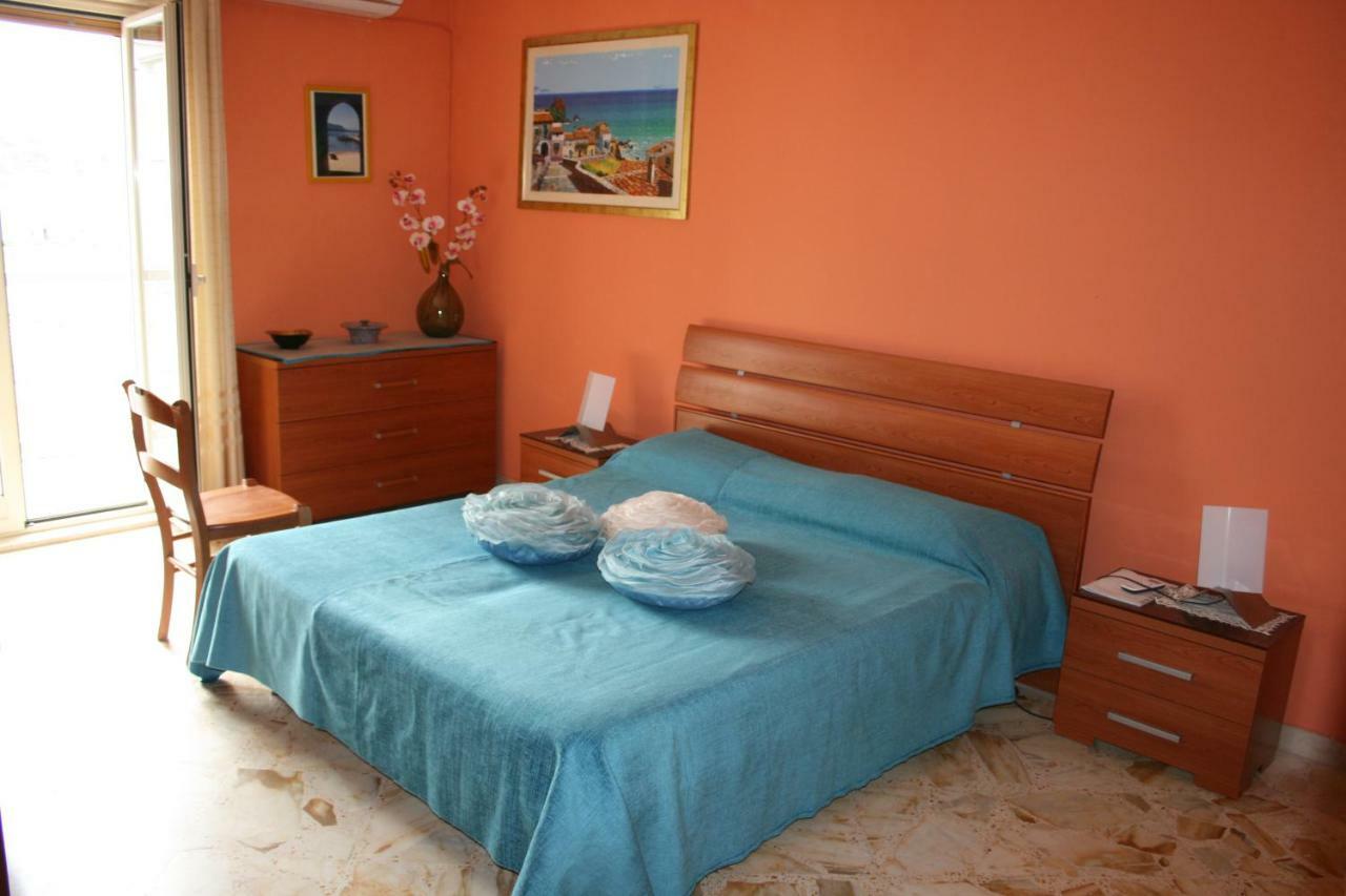 Casa Floridea -Mediterranea Sicilia Apt Cefalù Eksteriør billede
