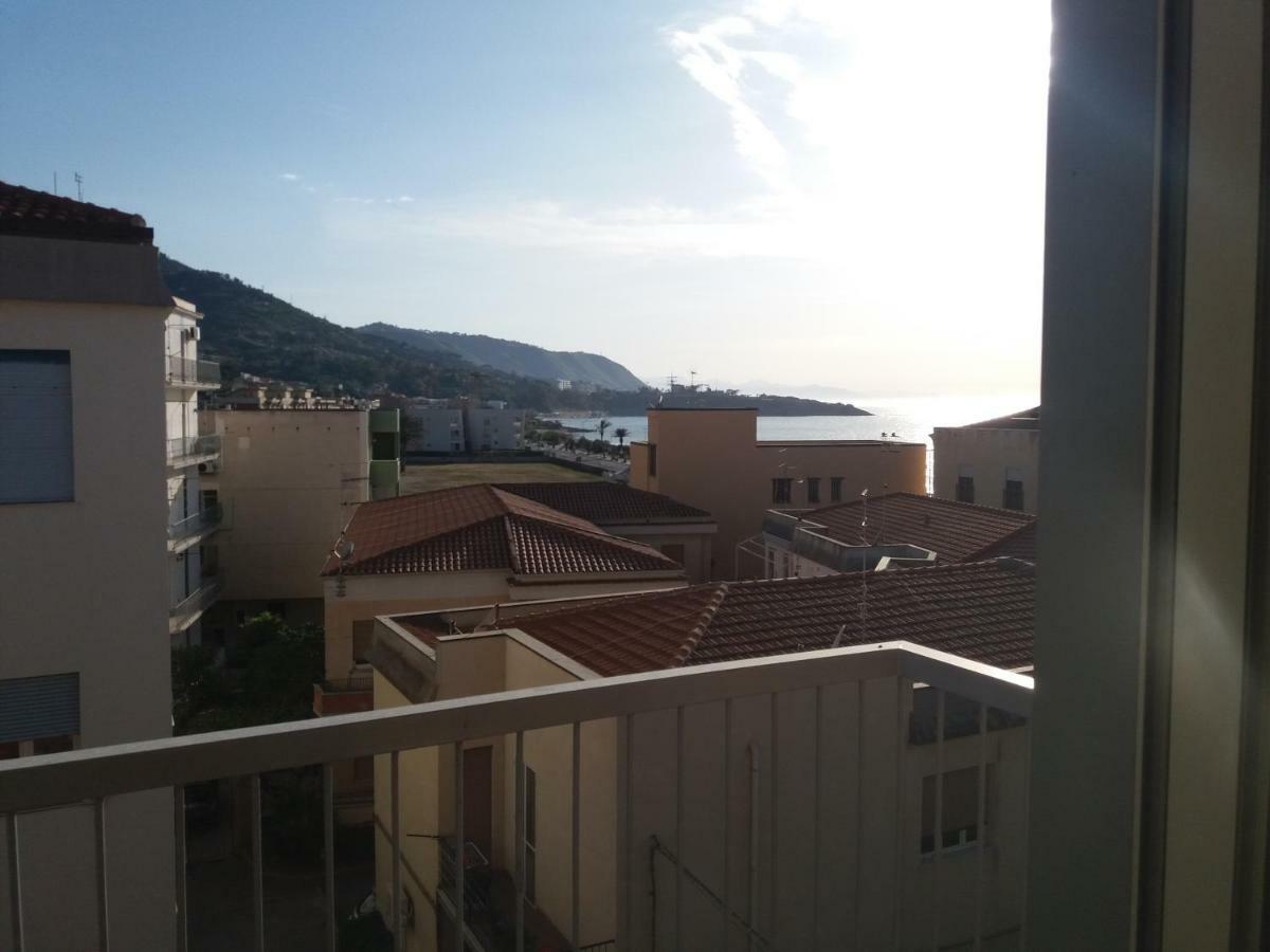 Casa Floridea -Mediterranea Sicilia Apt Cefalù Eksteriør billede